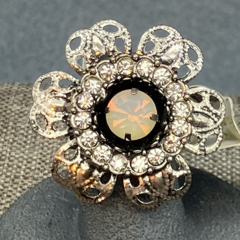 Flower Bling Ring Rhinestone NWT Black Silver Filagree Glam Cocktail Stretch
